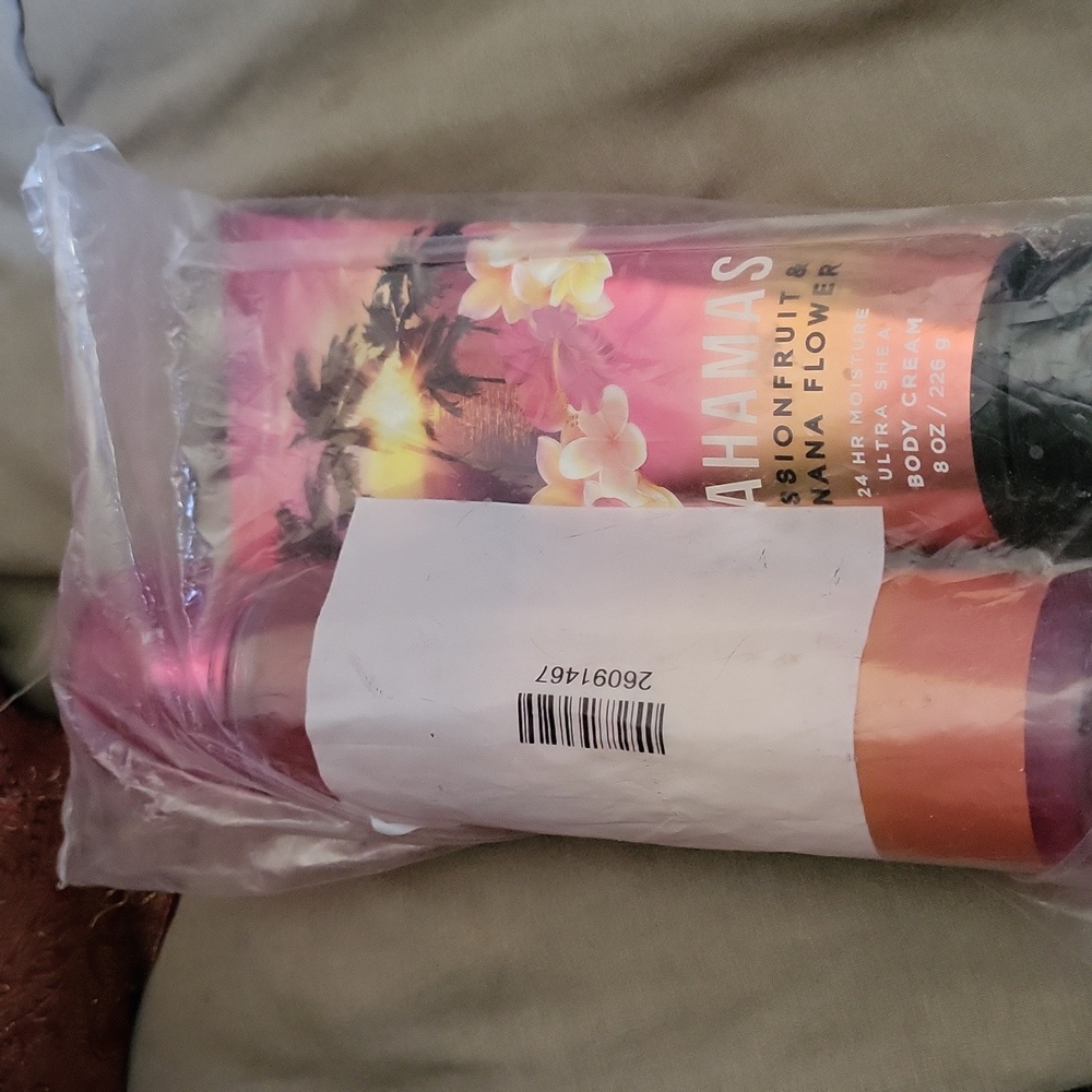 Bath body works wrapped duo creme perfume scent Bahamas full.size xo - Picture 1 of 5